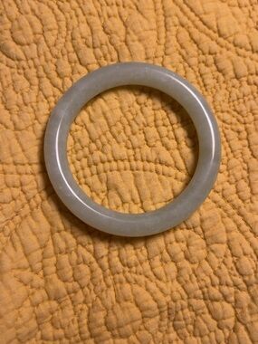 Classic Smooth Jade Bangle - Pale Green